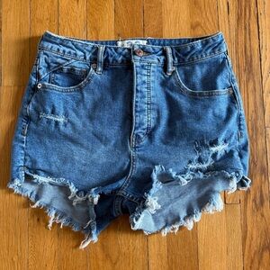 WE THE FREE Curvy High Rise Denim Shorts medium Wash‎ size 28